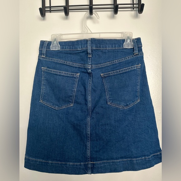 Denim Skirt from Gap. Excellent condition, size : 28R ( size 6) - Picture 2 of 3